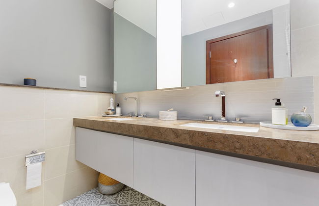 Luxurious Dubai Hills with balcony park view - Photo 20