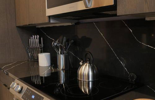 Unit 8 Spacious 2BR Penthouse Sleeps 8 - Photo 7