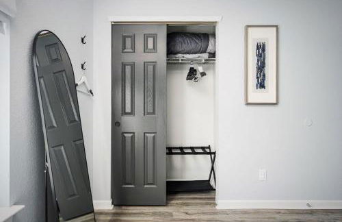 The Cozy Charcoal Cottage - with Garage - Family Friendly - Foto 39