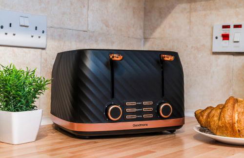 2 Bedroom House, 5 Single Beds, Fast WiFi - Photo 25