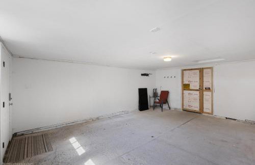 CDA Getaway! King Beds, Gear Storage, RV & Trailer Parking, 1 Mile to the Lake! - Foto 29