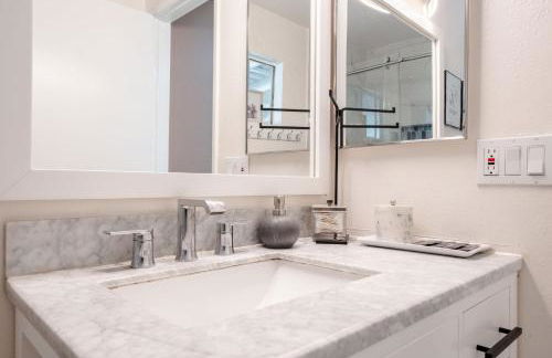 Elegant Retreat w/ Game room in Heart of OC - Foto 22