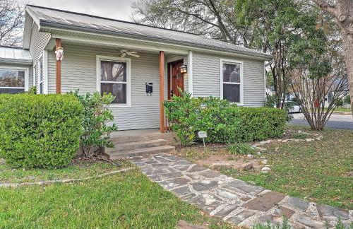 Quaint Austin Home with Yard about 5 Mi to Downtown! - Photo 1