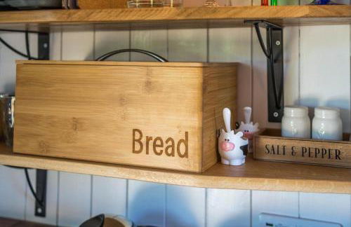 The Hideaway Hut - 1 Bed Shepherds Hut - Hereford - Photo 101