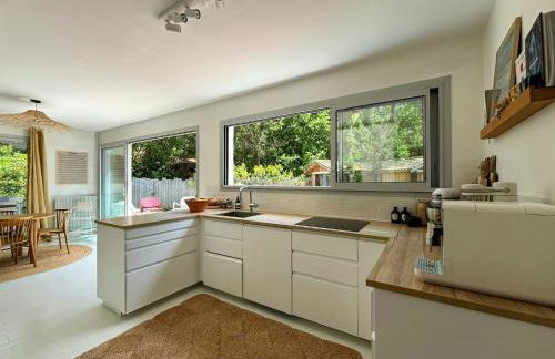 Light-Filled House With Pool In Petit Piquey - Photo 4