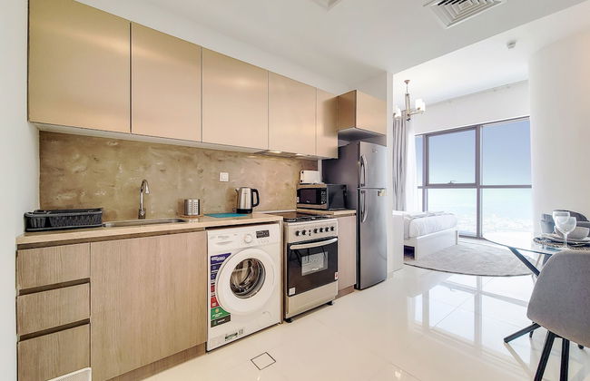 GreenFuture - Incredible Cityscape View From This Sleek Studio - Photo 6