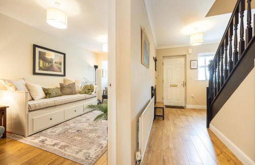 Luxury Spacious 3-Bed City Oasis Just 10 Mins from Centre with Free Parking - Foto 6