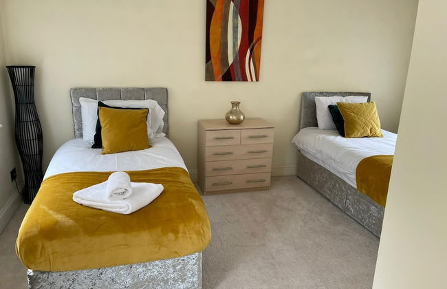 3-bed Semi-detached House, Wifi, Parking, Outdoor Space - Photo 5