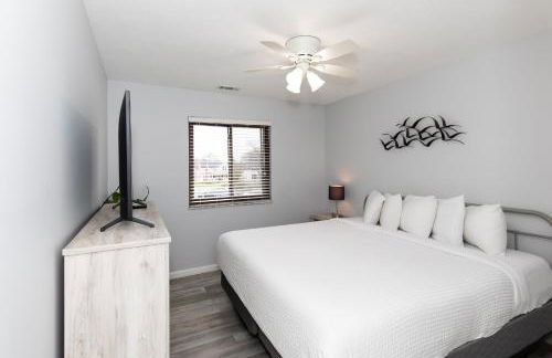 Modern Condo Central Huron Boat Basin Area - Foto 44