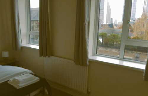 Vauxhall Central - Spacious 3-Bed Serviced Apartment- Balcony-Free Parking - Lift - Sleeps 7 - Foto 7