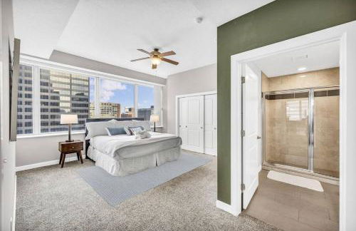 14th Floor Lux Downtown Condo w/ LAKE VIEWS & Gym - Photo 26