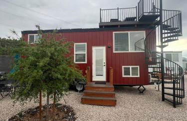 Access Zion & Bryce! Tiny Home with Rooftop Deck and Hot Tub - Foto 6