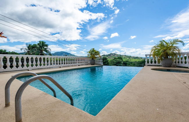 Birds-eye view of the ocean in nicely priced unit on top floor in Flamingo - Photo 16