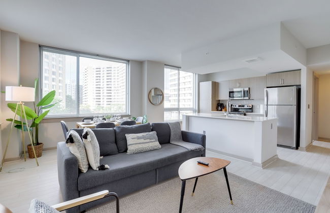 Cozy Condo Crystal City Rooftop - Photo 21