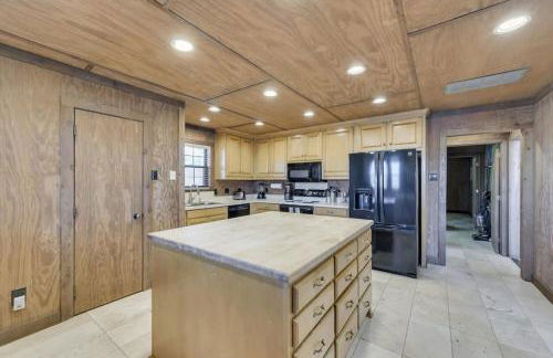 Spacious Ranch Style Home w Cinema Room - Foto 16