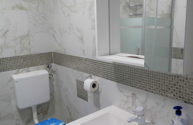 Selce Shorefront Apartment With Balcony and Sea View - Foto 12