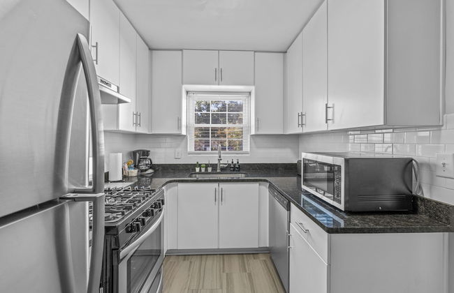 881 Furnished Apartments - Foto 10