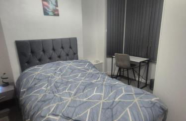 Modern 3 Bed Home Central Location free WiFi Netflix and street parking - Foto 22