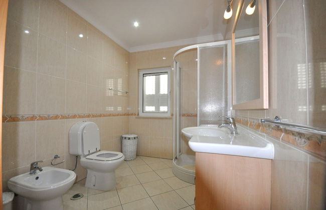 6 Bedrooms, Walking Distance to Amenities, Private Pool, Free AC and Wifi - Foto 13