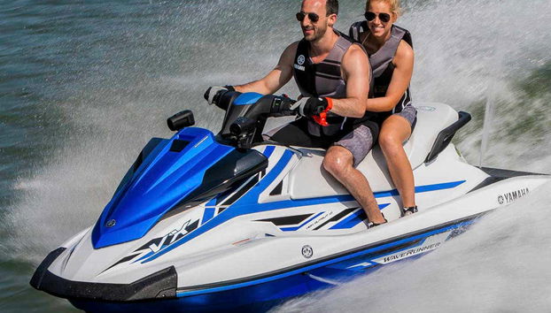 Divertimento in moto d'acqua