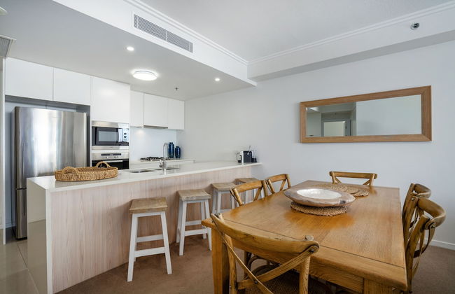 Reflection Tower Two - Photo 31