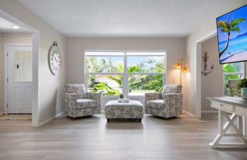 Serenity by the Sea! Cozy pool home with putting green & fire pit! - Foto 10