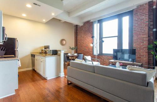 Sleeps 4! 2BR, Gym, Paid Parking, Close to Major Attractions - Foto 26