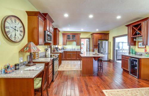 Spacious Manitou Home with Views in Central Location - Foto 9