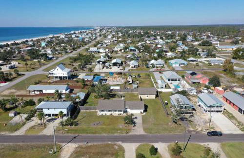 Southern Mermaid Cottage- Pet Friendly Fenced - Photo 50