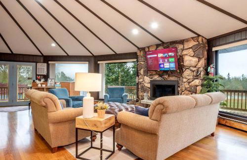 Stunning Cabin Getaway Perfect for Large Groups Situated in Boyne Falls, Michigan - Photo 27