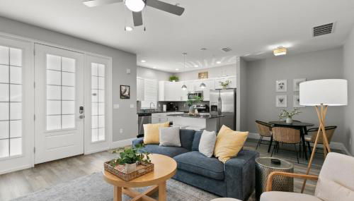 Canopy Couplet - 2 Upscale Condos by Main St - Foto 3