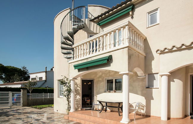 Holiday Home With Private Pool in Sant Pere Pescador - Foto 1