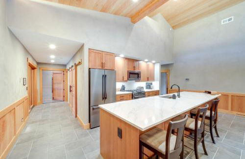 Luxe Valley Home with Sauna and Hot Tub Near Mazama - Foto 6