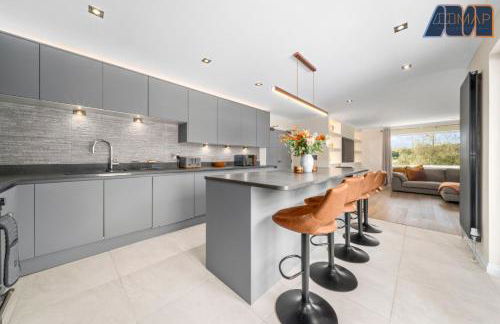 Large Family Home with Hot Tub or Jacuzzi, Log Burner - Foto 18