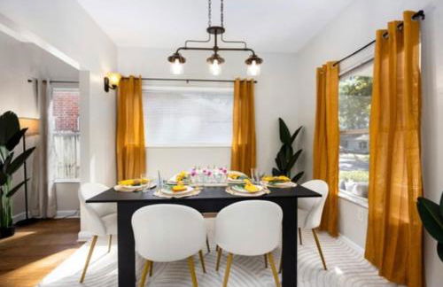 Your UF Getaway: 1 Block from Campus - 4 BD Haven - Foto 9