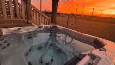 Hot Tub, 5BR2BTH in Guthrie, OK- Near EdmondOKC - Foto 2