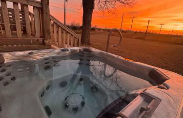 Hot Tub, 5BR2BTH in Guthrie, OK- Near EdmondOKC - Photo 2