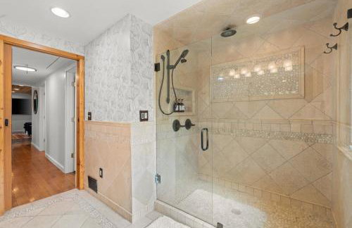 Cozy Pet-Friendly Condo l Pool l Dock l Walk to Parks - Foto 22