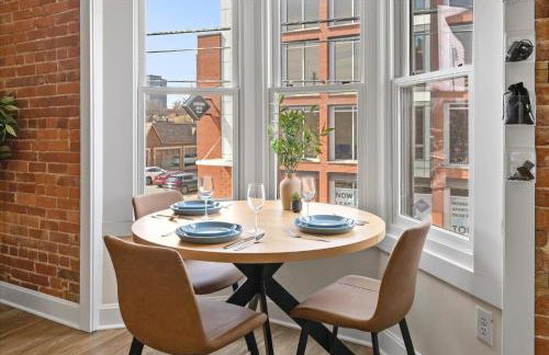 Steps Away From Mass Ave in Heart of Indy with Balcony - Foto 11