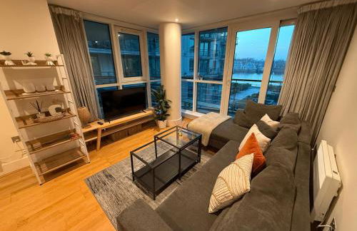 Modern Riverside Gem - Foto 1