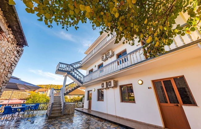 Authentic Lake View Apartment - Photo 29