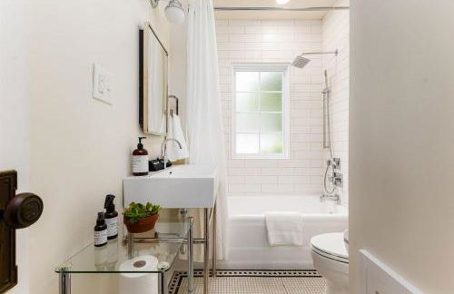 Clover Retreat - 3B 2BA Home 1 mi to ND - Foto 29