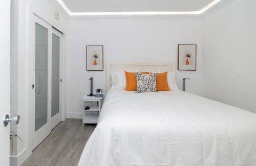 Stunning & Spacious Resort-Style Condo Across From Beach! - Foto 12