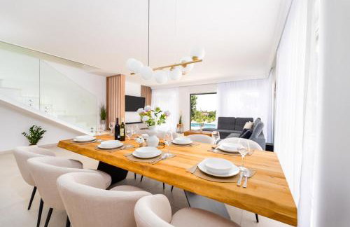 Villa Mirakul, new modern villa with swimming pool, close to the beach, children playroom, quiet area- by TRAVELER tourist agency Krk - ID 2680 - Foto 19