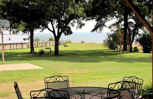 Spacious Lakefront Home with Beach Access and Sports Courts for Fun-Filled stays in Buchanan Dam, Texas - Foto 5