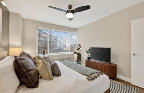 CASA Arlington Suite with In-Suite Massage Chair & Premium Amenities - Foto 17