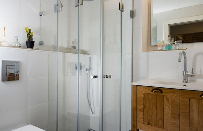 Contemporary & Texture-Rich Hideaway - Foto 26