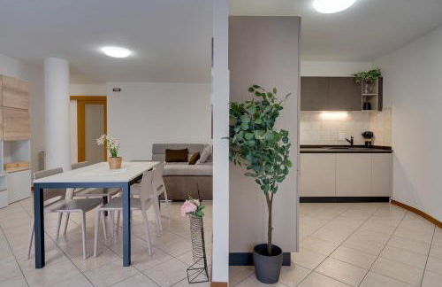 Centro Cormons - 3 Camere Letto & Balcone Privato - Foto 13