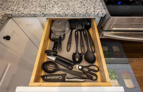 4 Min to Downtown - En-Suite Bath - Washer and Dryer - Foto 43