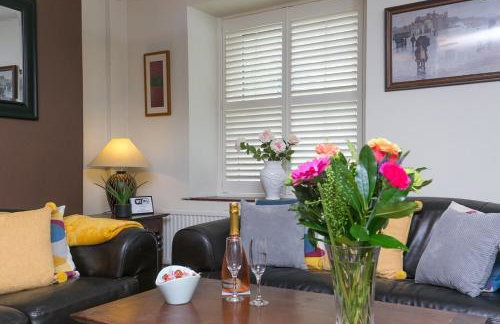 Awelon Holiday Cottage sleeps 10, Hot Tub, Log Burner, North Wales, Porthmadog - Foto 27